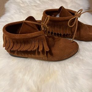 Minnetonka Classic Fringe hard sole boot